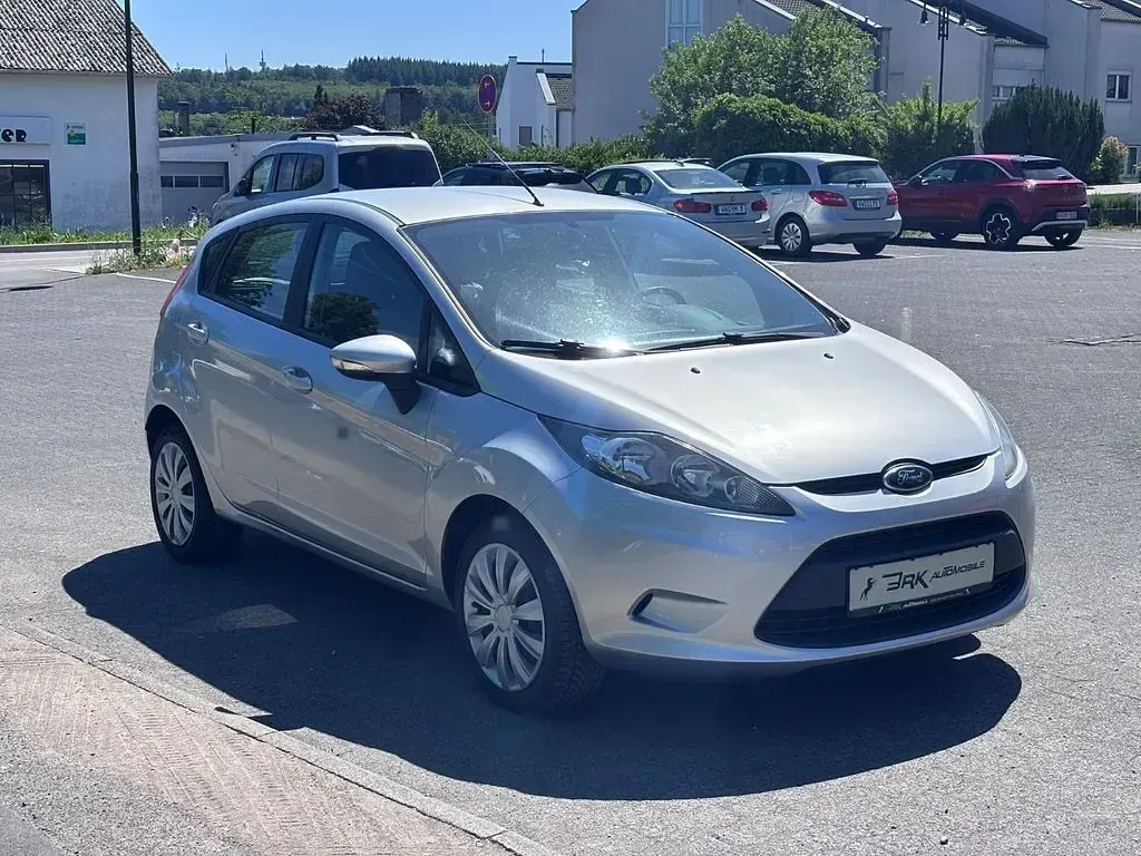 Gebraucht Ford Fiesta Trend 60 PS (44 kW) 2011 Silber Limousine