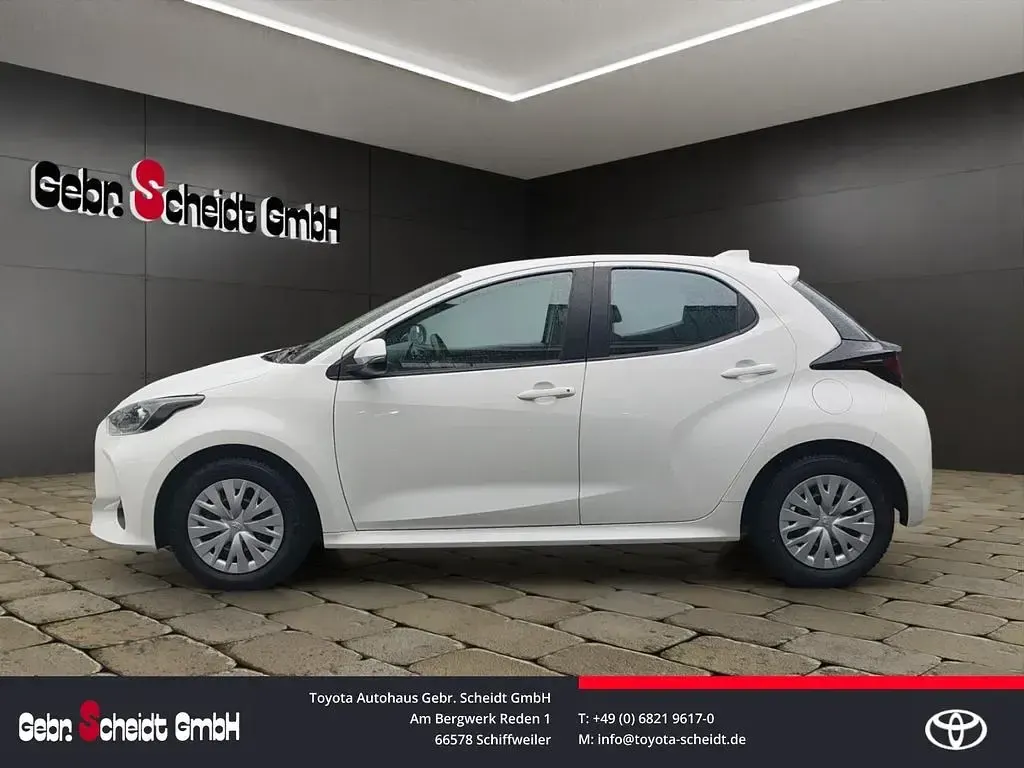 Gebraucht Toyota Yaris Basis 72 PS (52 kW) 2022 Super white 2 Kleinwagen