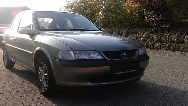 Gebraucht Opel Vectra 137 PS (100 kW) 1996 Beige Limousine