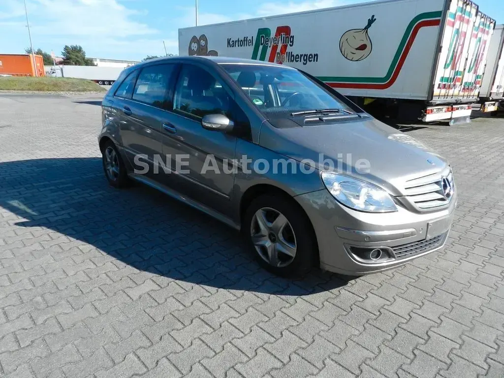 Gebraucht Mercedes B200 140 PS (102 kW) 2006 Grau Van / Kleinbus