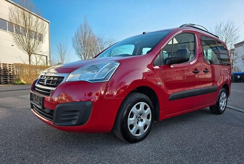 Gebraucht Peugeot Partner Tepee Active 99 PS (72 kW) 2016 Rot Van / Kleinbus