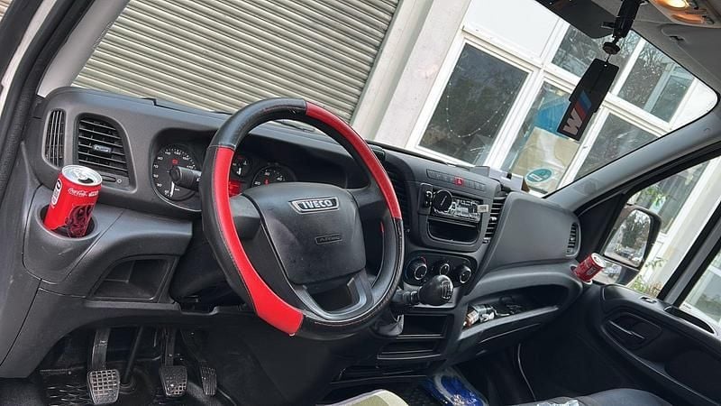 Gebraucht Iveco Daily 140 PS (102 kW) 2017 Weiß Van / Kleinbus