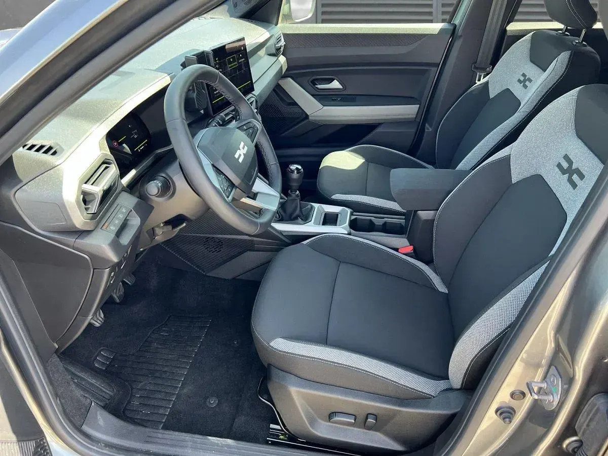 Neu Dacia Bigster Journey 140 PS (102 kW) 2026 Dolomitgrau SUV