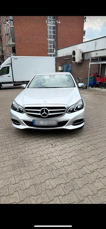 Silber Gebraucht 2015 Mercedes E300 Limousine | 15.750 € (Guter Preis) - Bild 1/4
