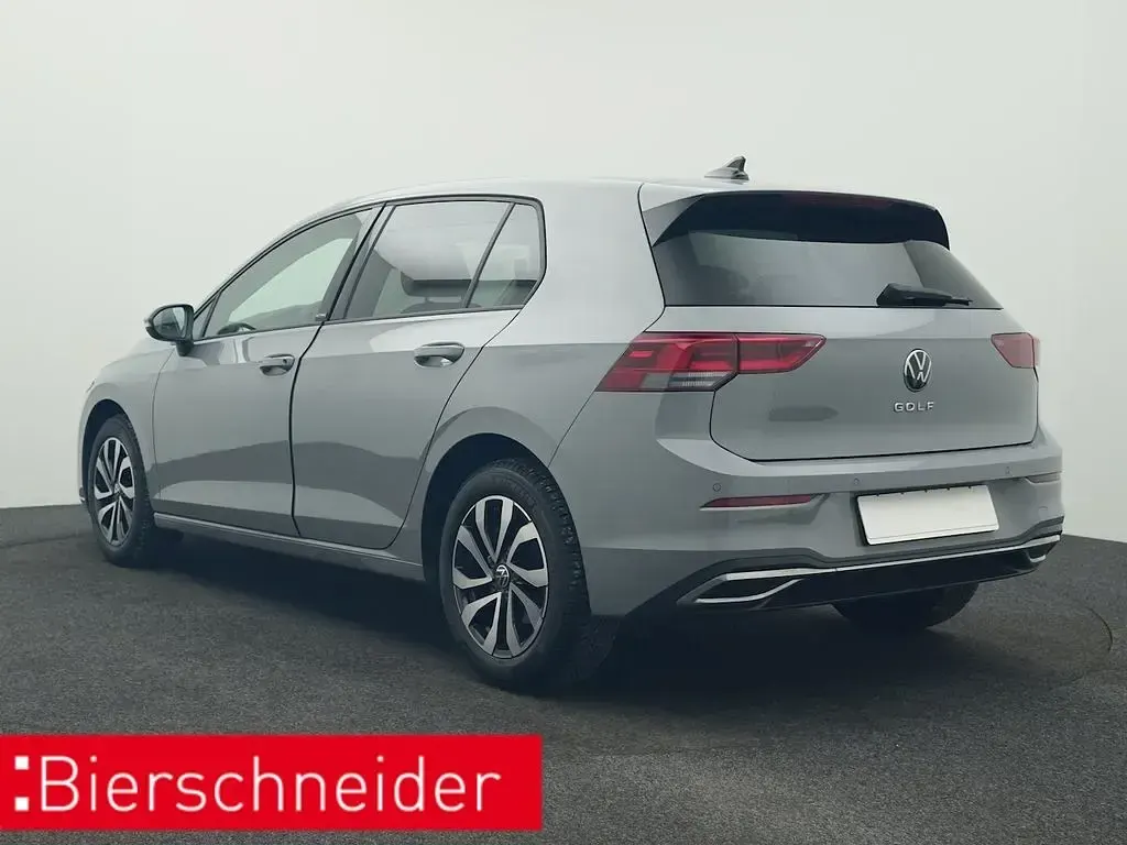 Gebraucht VW Golf VIII Active 131 PS (96 kW) 2022 Grau Limousine
