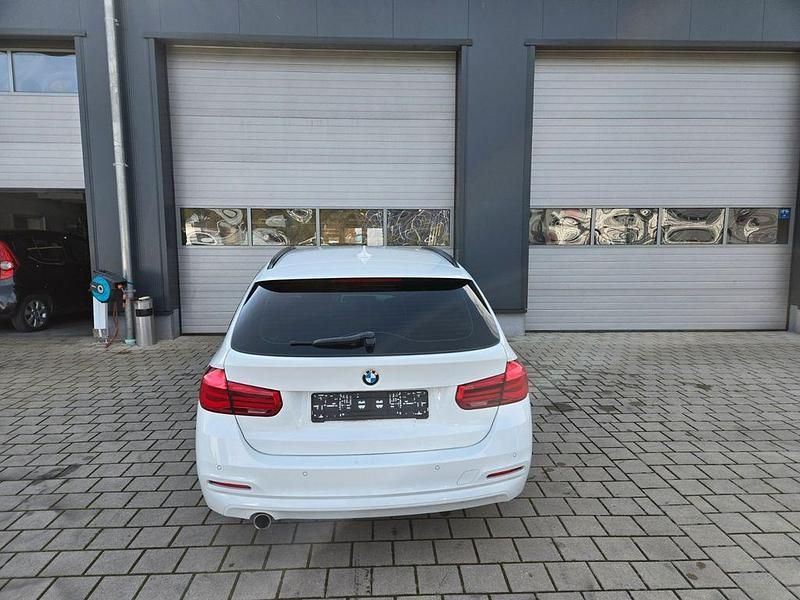 Gebraucht BMW 318 150 PS (110 kW) 2016 Weiß Kombi
