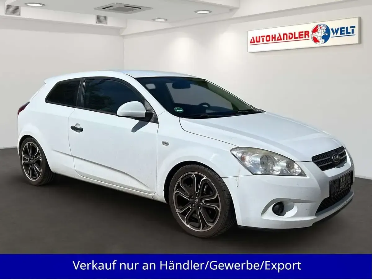 Gebraucht Kia Ceed 126 PS (92 kW) 2009 Weiß Kleinwagen