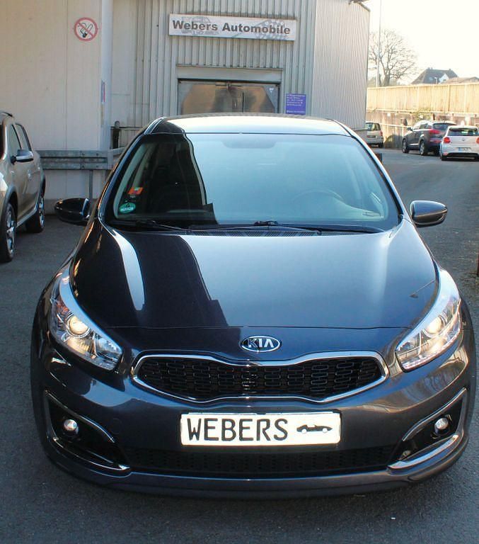 Gebraucht Kia Ceed 135 PS (99 kW) 2017 Grau Kleinwagen