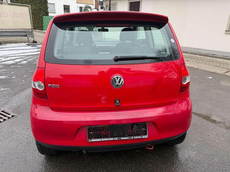 Gebraucht VW Fox Style 60 PS (44 kW) 2011 Tornadorot Kleinwagen
