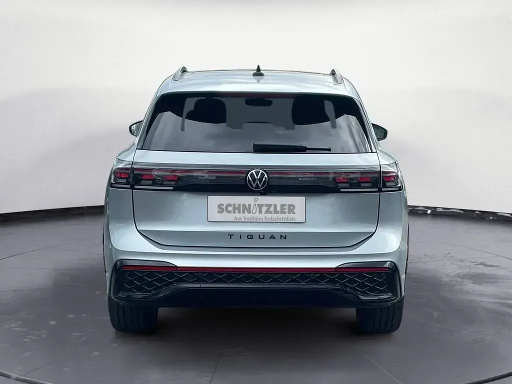 Usata VW Tiguan R-line 193 CV (141 kW) 2024 Argento SUV