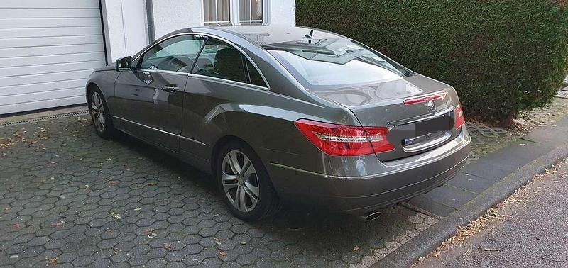 Gebraucht Mercedes E200 Avantgarde 184 PS (135 kW) 2013 Grau Coupé