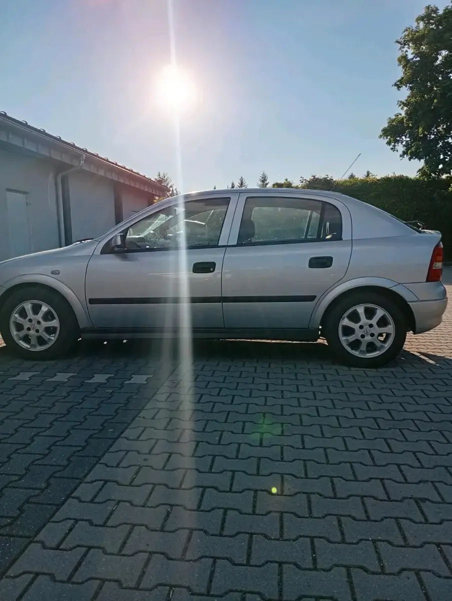 Gebraucht Opel Astra 84 PS (61 kW) 2002 Silber Limousine