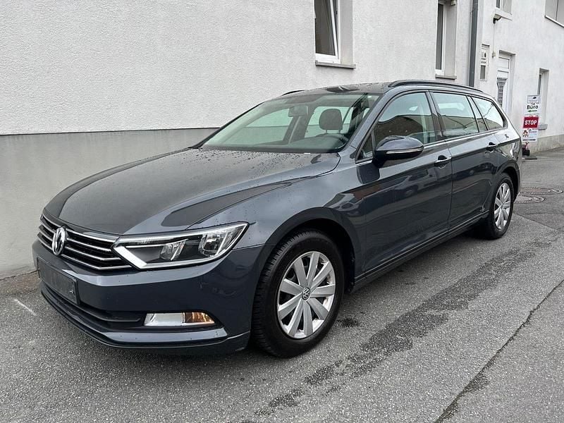 Grau Gebraucht 2017 VW Passat Trendline Kombi | 7.850 € (Superpreis) - Bild 1/4