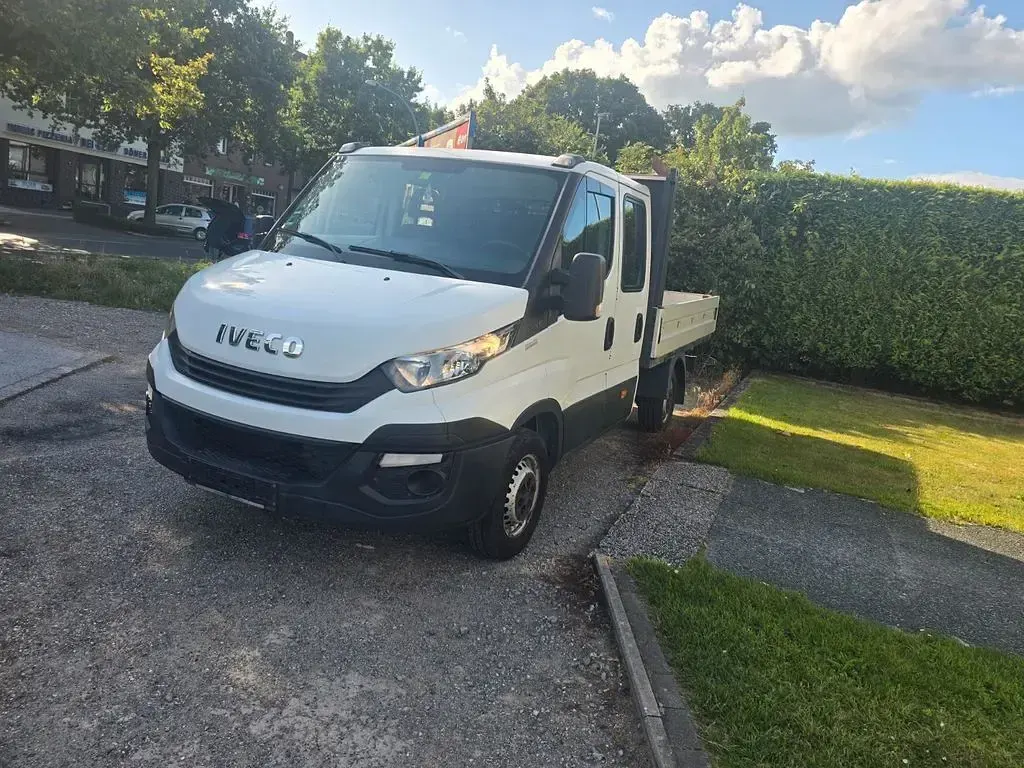 Gebraucht Iveco Daily 116 PS (85 kW) 2017 Weiß Limousine