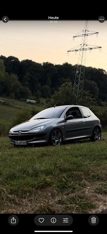 Grau Gebraucht 2004 Peugeot 206 Kleinwagen | 2.100 € (Fairer Preis) - Bild 1/4