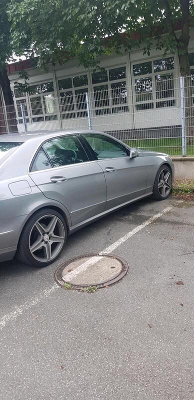 Grau Gebraucht 2011 Mercedes E200 Limousine | 10.300 € (Guter Preis) - Bild 1/4