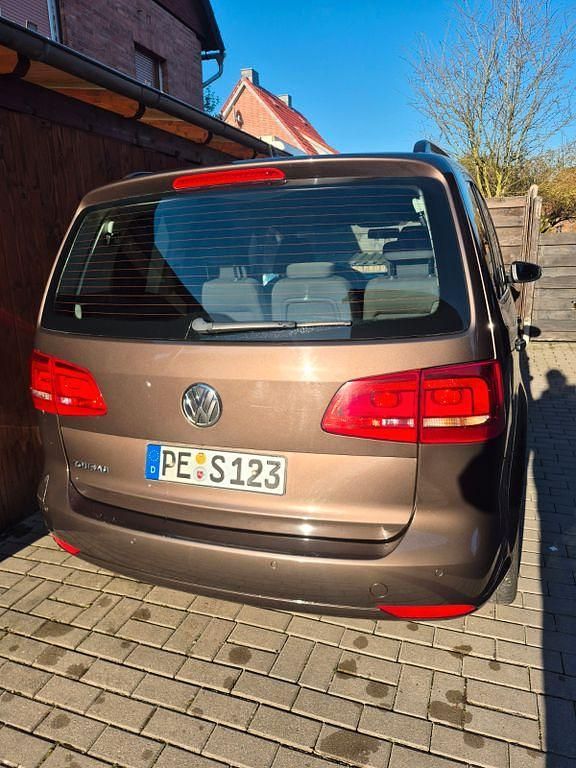 Gebraucht VW Touran Trendline 105 PS (77 kW) 2012 Braun Van / Kleinbus