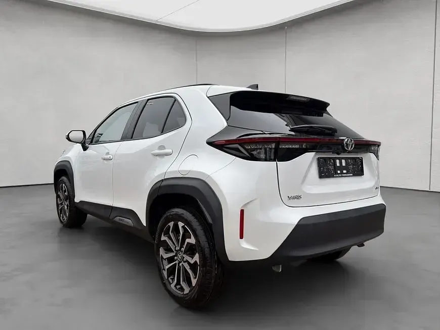 Gebraucht Toyota Yaris Cross 131 PS (96 kW) 2025 Platinumweiß perleffekt SUV
