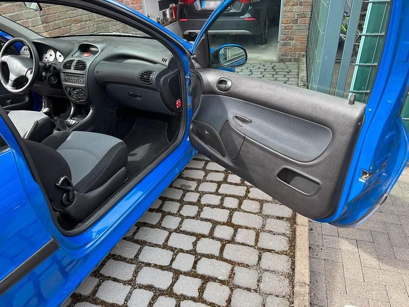 Gebraucht Peugeot 206 60 PS (44 kW) 2004 Blau Kleinwagen