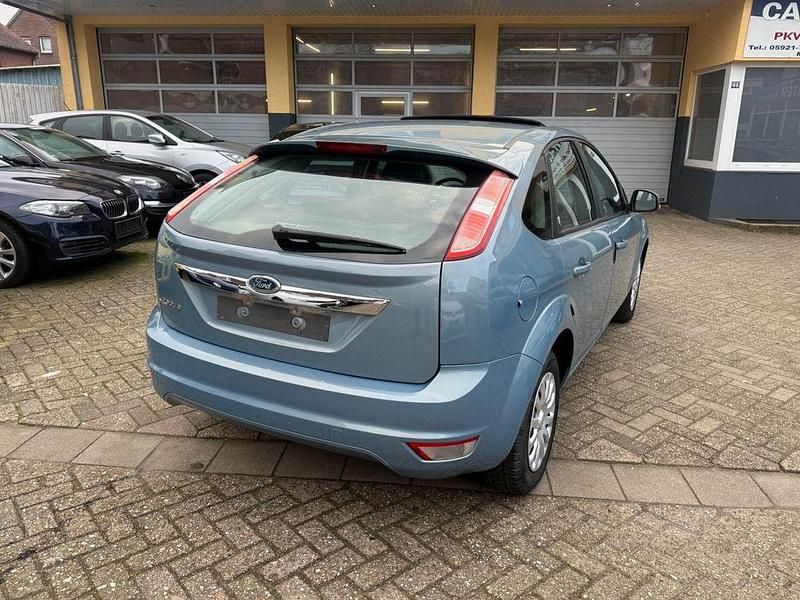 Gebraucht Ford Focus Ghia 101 PS (74 kW) 2008 Grau Limousine