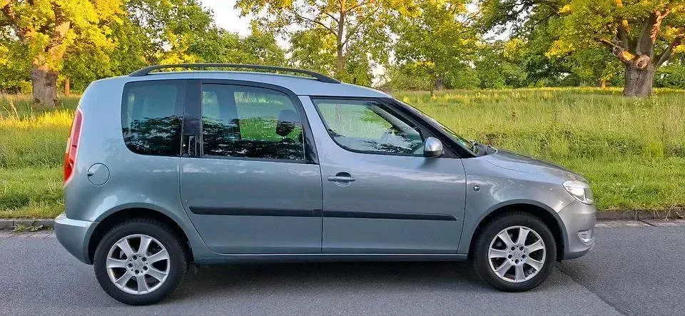 Gebraucht Skoda Roomster 90 PS (66 kW) 2012 Silber Van / Kleinbus