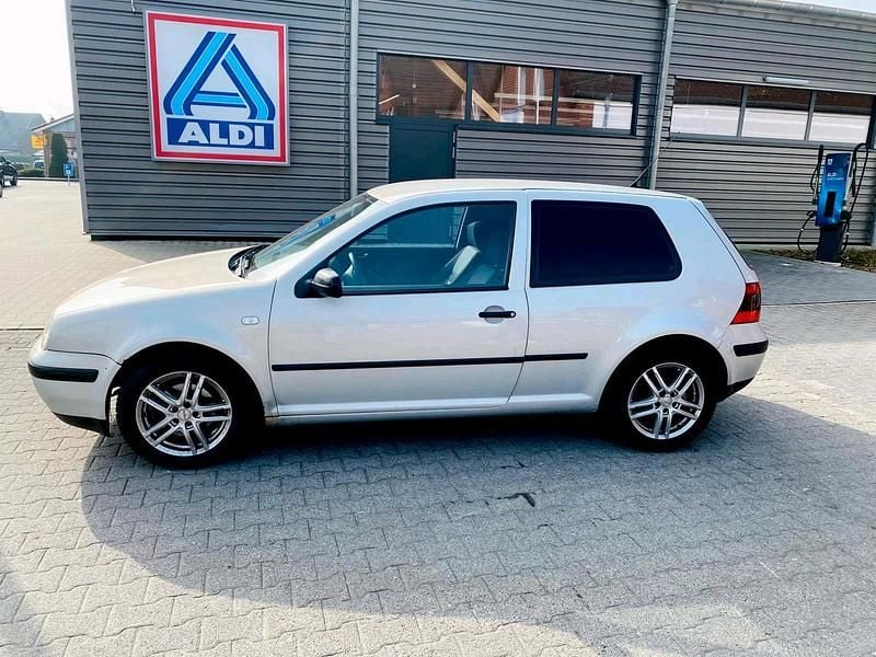 Gebraucht VW Golf 90 PS (66 kW) 2000 Silber Coupé