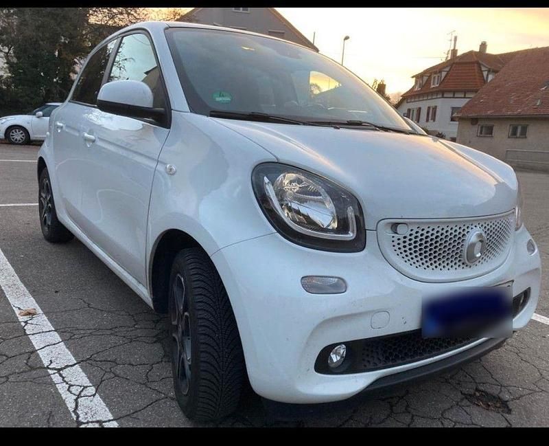Second-hand Smart ForFour 90 CP (66 kW) 2017 Alb Hatchback