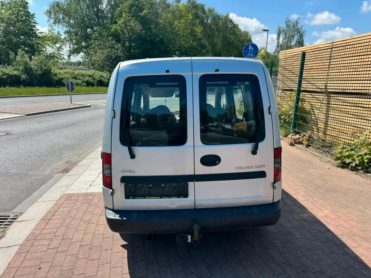 Używany Opel Combo 75 KM (55 kW) 2008 Srebrny Minivan
