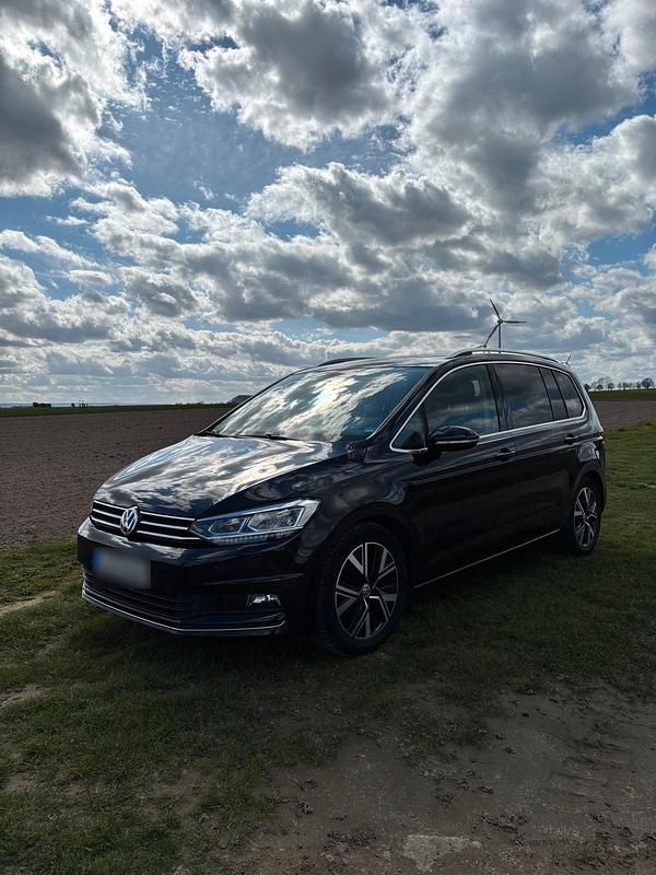 Gebraucht VW Touran Highline 150 PS (110 kW) 2020 Schwarz Van / Kleinbus