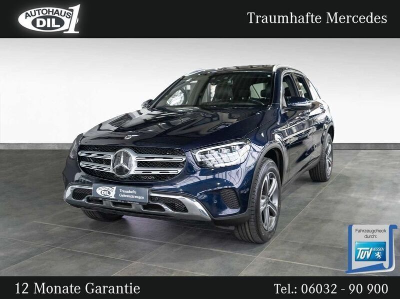 Blau (cavansitblau metalliclack) Gebraucht 2021 Mercedes GLC220 Night SUV | 36.850 € (Fairer Preis) - Bild 1/4