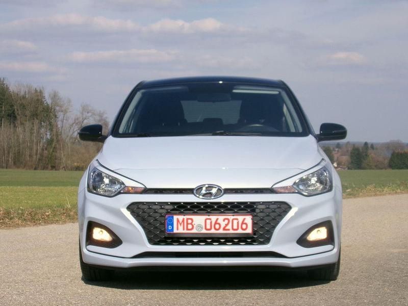 Gebraucht Hyundai i20 84 PS (61 kW) 2020 Schwarz Kleinwagen
