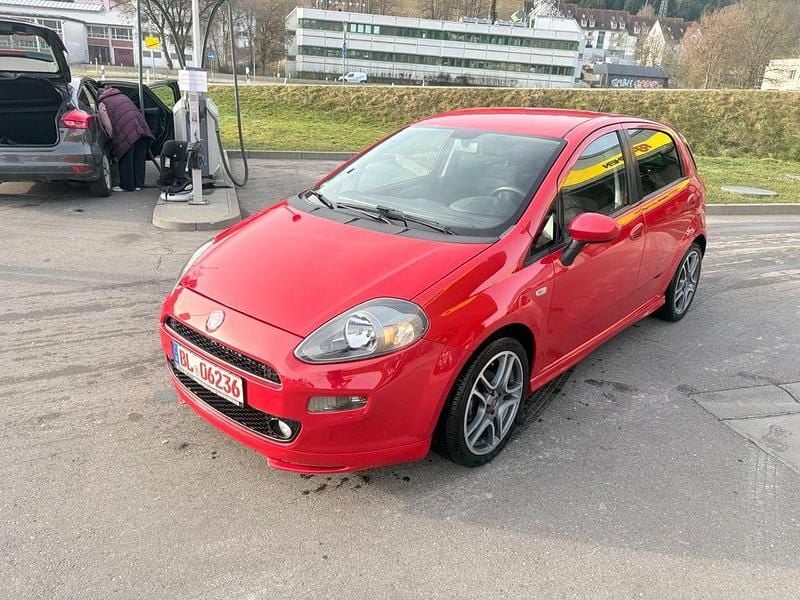 Gebraucht Fiat Punto Sport 105 PS (77 kW) 2012 Rot Kleinwagen