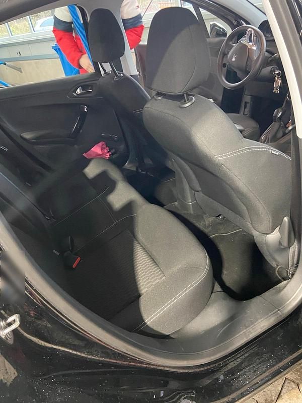 Gebraucht Peugeot 208 86 PS (63 kW) 2019 Schwarz Kleinwagen