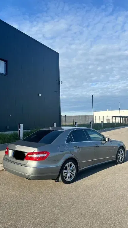 Gebraucht Mercedes E300 Avantgarde 204 PS (150 kW) 2010 Grau Limousine
