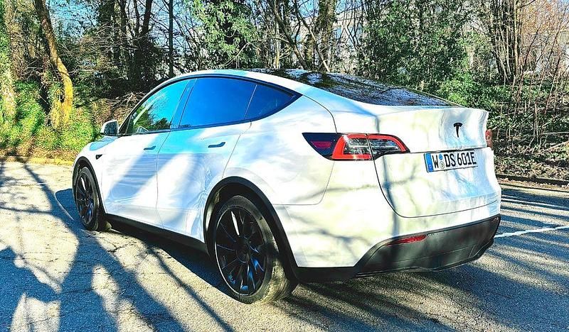 Gebraucht Tesla Model Y RWD 188 kW (256 PS) 2023 Weiß SUV