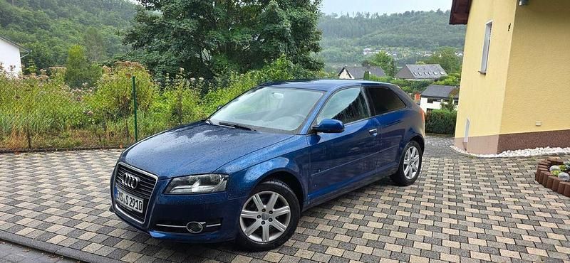 Gebraucht Audi A3 Ambiente 105 PS (77 kW) 2010 Blau Limousine