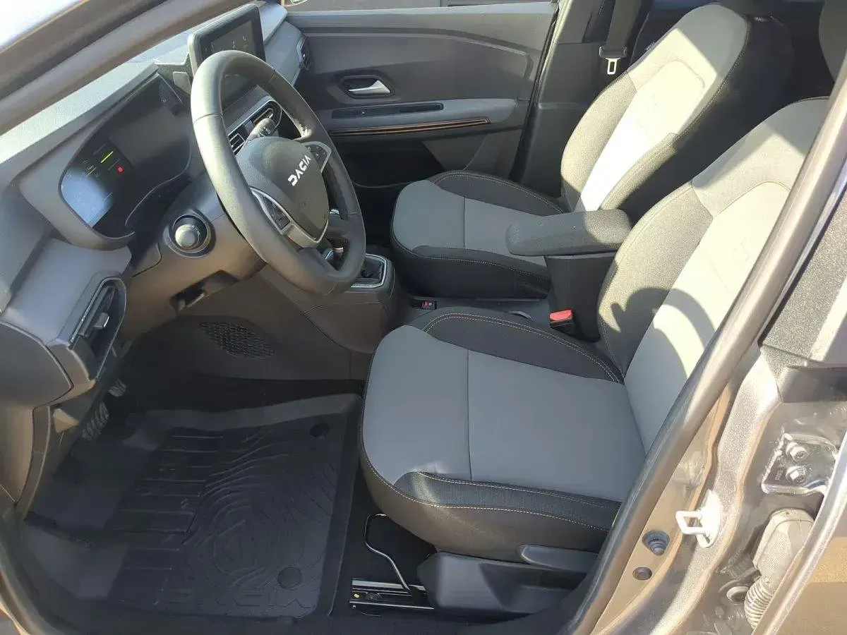 Neu Dacia Jogger Extreme 141 PS (103 kW) 2025 Dolomitgrau Van / Kleinbus