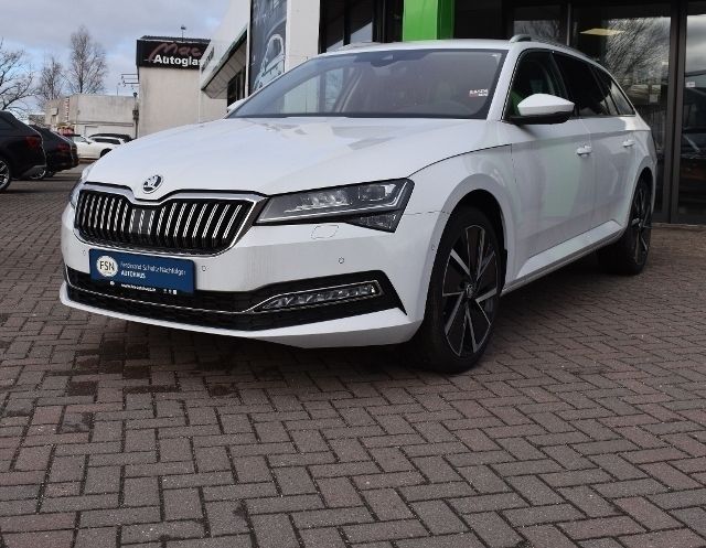 Gebraucht Skoda Superb Style 150 PS (110 kW) 2022 Weiß Kombi
