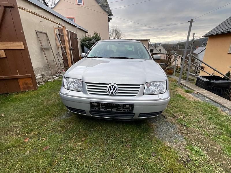 Second-hand VW Bora 101 CP (74 kW) 1998 Gri Berlinǎ