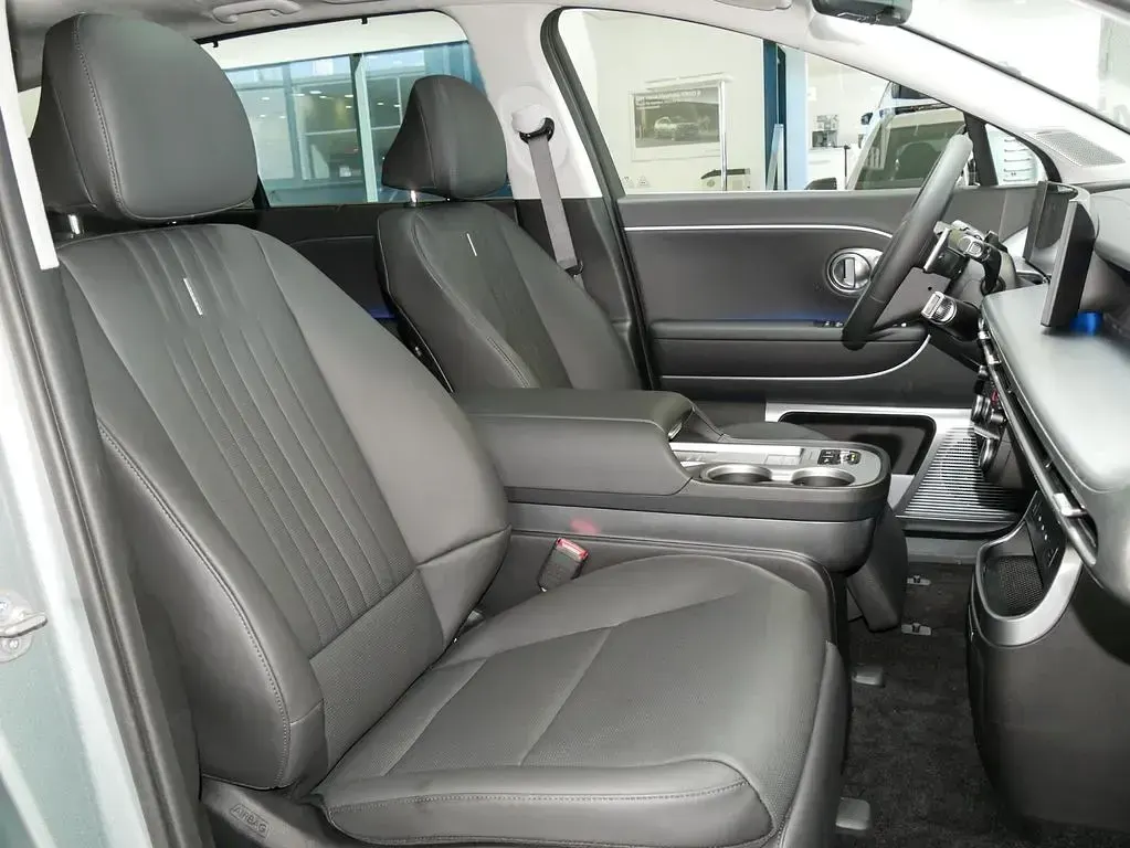 Neu Hyundai Ioniq 9 225 kW (307 PS) 2026 Celadon grey SUV