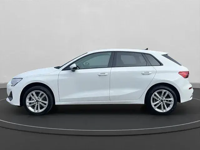Gebraucht Audi A3 Sport 150 PS (110 kW) 2025 Arkonaweiß Limousine