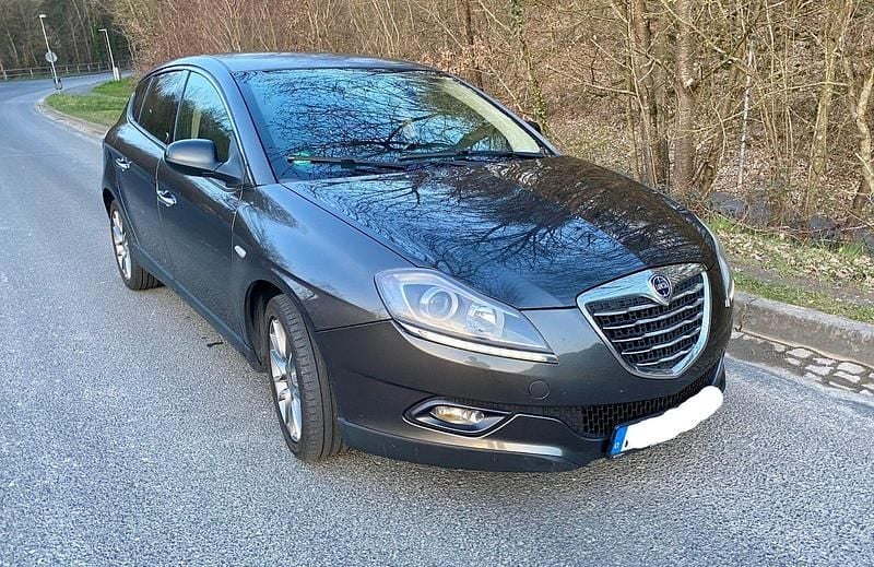 Gebraucht Lancia Delta 120 PS (88 kW) 2012 Grau Kleinwagen