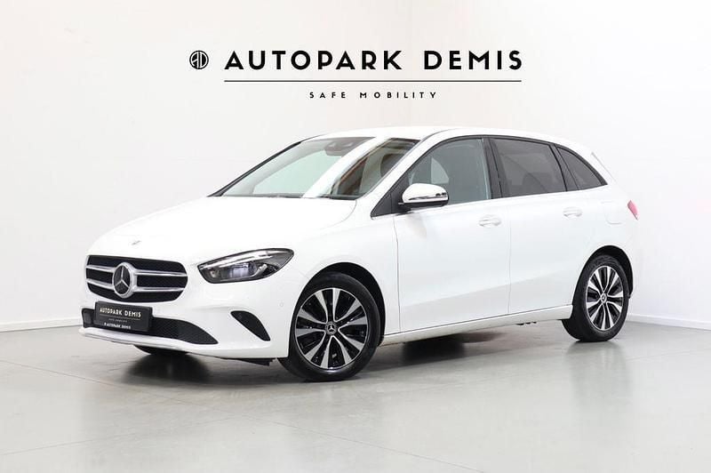 Weiß Gebraucht 2022 Mercedes B250e Van / Kleinbus | 19.985 € (Guter Preis) - Bild 1/4