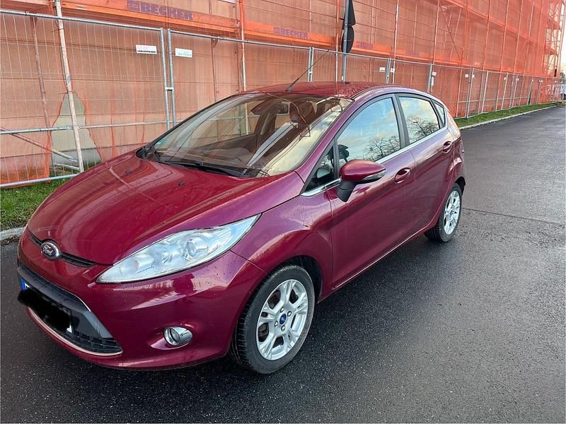 Rot Gebraucht 2010 Ford Fiesta Titanium Limousine | 2.800 € - Bild 1/4