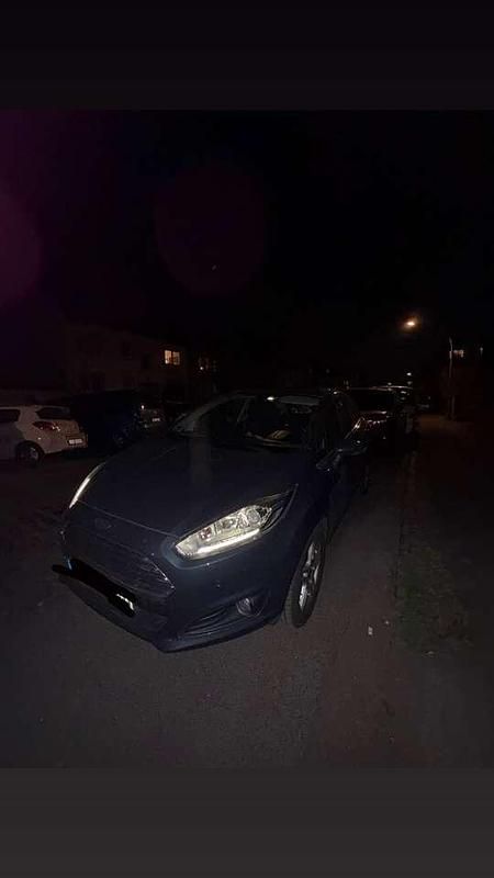 Gebraucht Ford Fiesta 101 PS (74 kW) 2014 Blau Kleinwagen