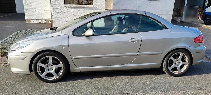 Silber Gebraucht 2009 Peugeot 307 CC Sport Cabrio | 3.100 € (Fairer Preis) - Bild 1/4