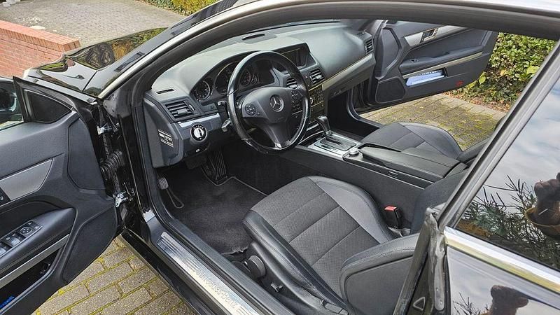 Gebraucht Mercedes E250 Elegance 204 PS (150 kW) 2009 Schwarz Coupé