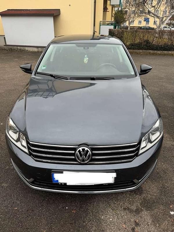 Grau Gebraucht 2014 VW Passat Highline Limousine | 10.900 € (Etwas zu teuer) - Bild 1/4