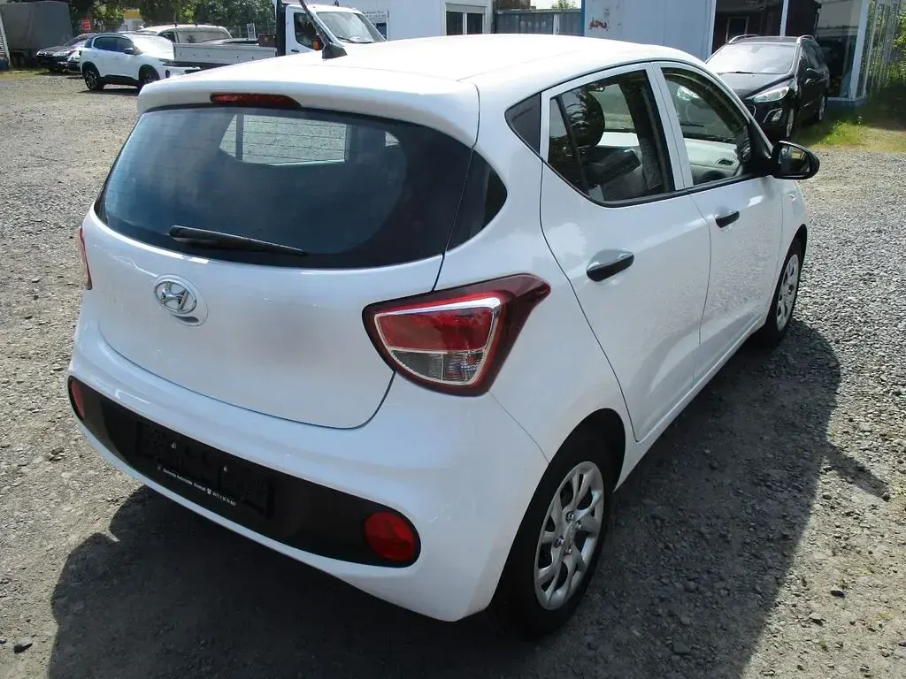 Gebraucht Hyundai i10 Select 67 PS (49 kW) 2017 Weiß Kleinwagen
