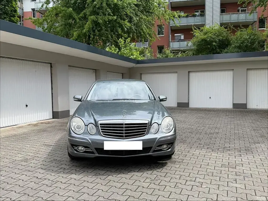 Gebraucht Mercedes E350 272 PS (200 kW) 2008 Grau Limousine